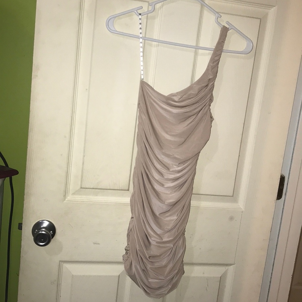 🥂 One Shoulder Ruched Dress 🥂 - Picture 4 of 4